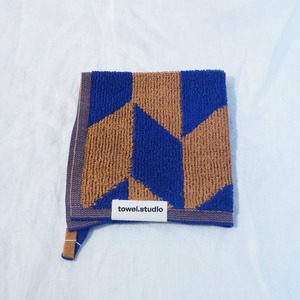 towel.studio / Arrow Tail Wash Cloth -Azure & Chestnut-