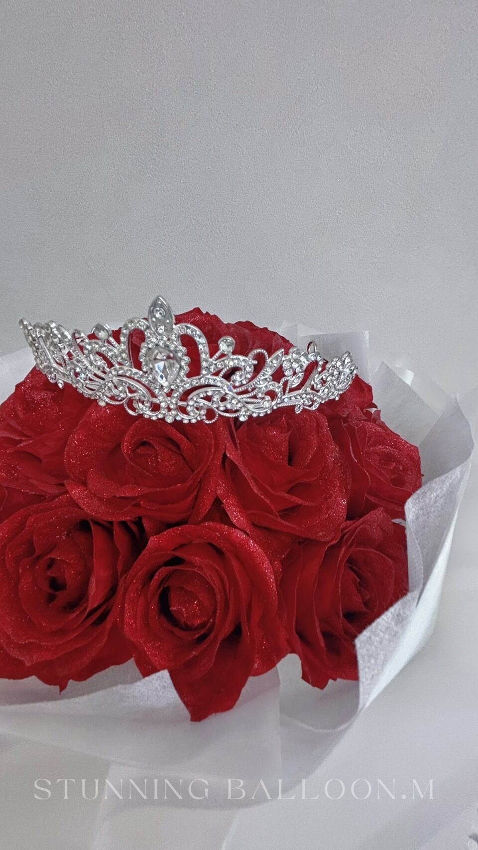 ◇送料無料グリッターローズ ／白バラ50～108本 | STUNNING BALLOON.M
