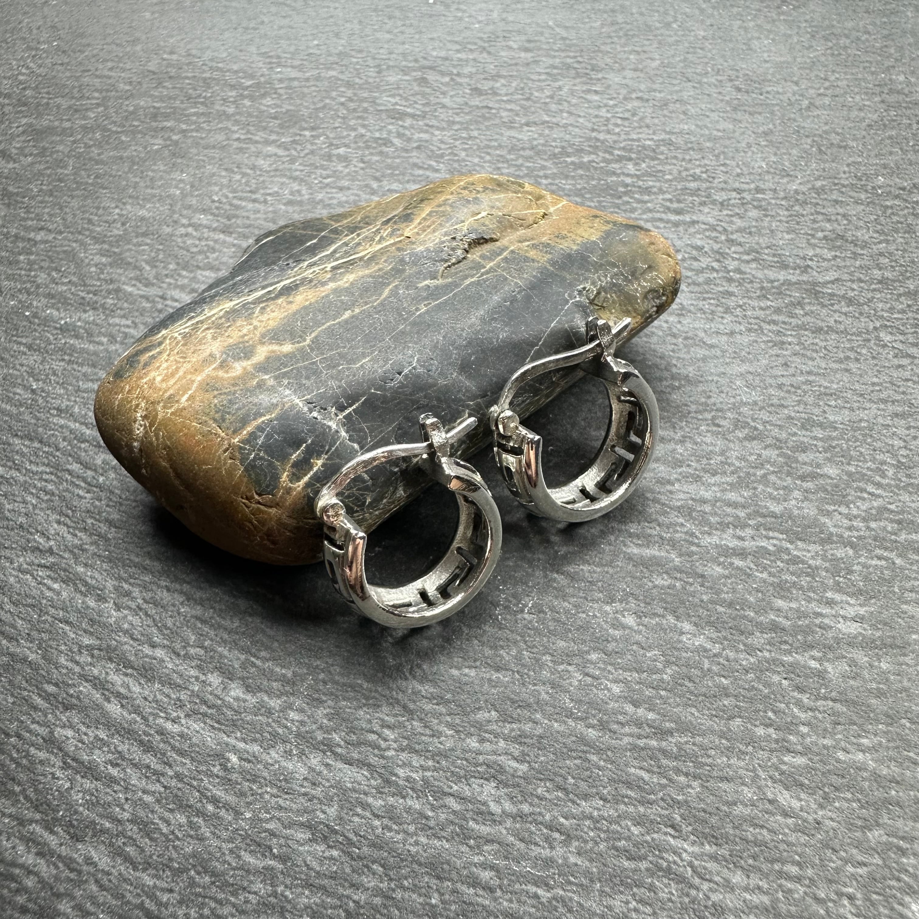 シルバー925 silver 透かし幾何学デザインフープピアス/軽研磨仕上げ