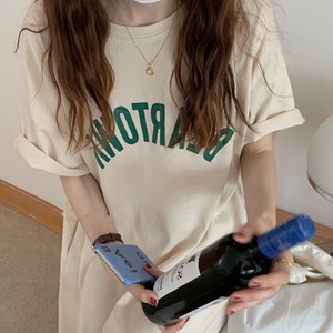 ロゴ 半袖 ロング Tシャツワンピース レディース ワンピース チュニック 部屋着 膝下 ミモレ 5分袖 ドロップショルダー ラウンドネック 襟なし かわいい 大人可愛い シンプル カジュアル おしゃれ こなれ感 ラフ ルーズ 春 夏 ママ マタニティ 通勤 学生 学校 通学 デート お出かけ リゾート 旅行 公園 女子会 休日 重ね着 お揃い 双子 韓国 楽ちん 体型カバー 普段使い 着回し M L XL 2XL 大きいサイズ ゆったり グレー アプリコット ネイビー 緑 グリーン