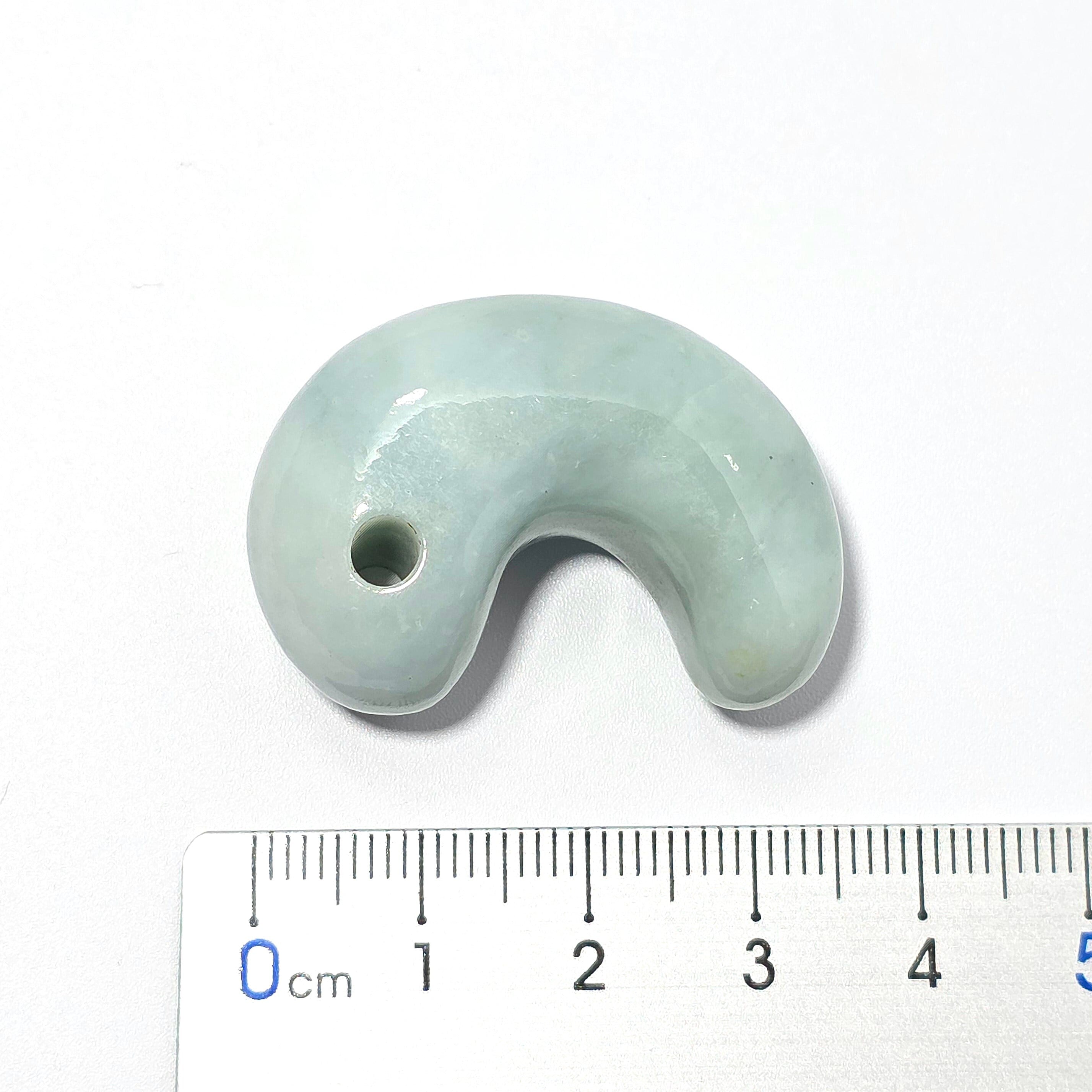 青色 糸魚川翡翠勾玉 BMT0560 | 糸魚川翡翠工芸家 赤羽可行BASE