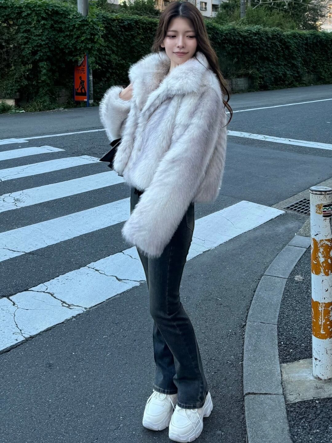 ボリューミーフェイクファーコート | Lily Boutique(リリーブティック)