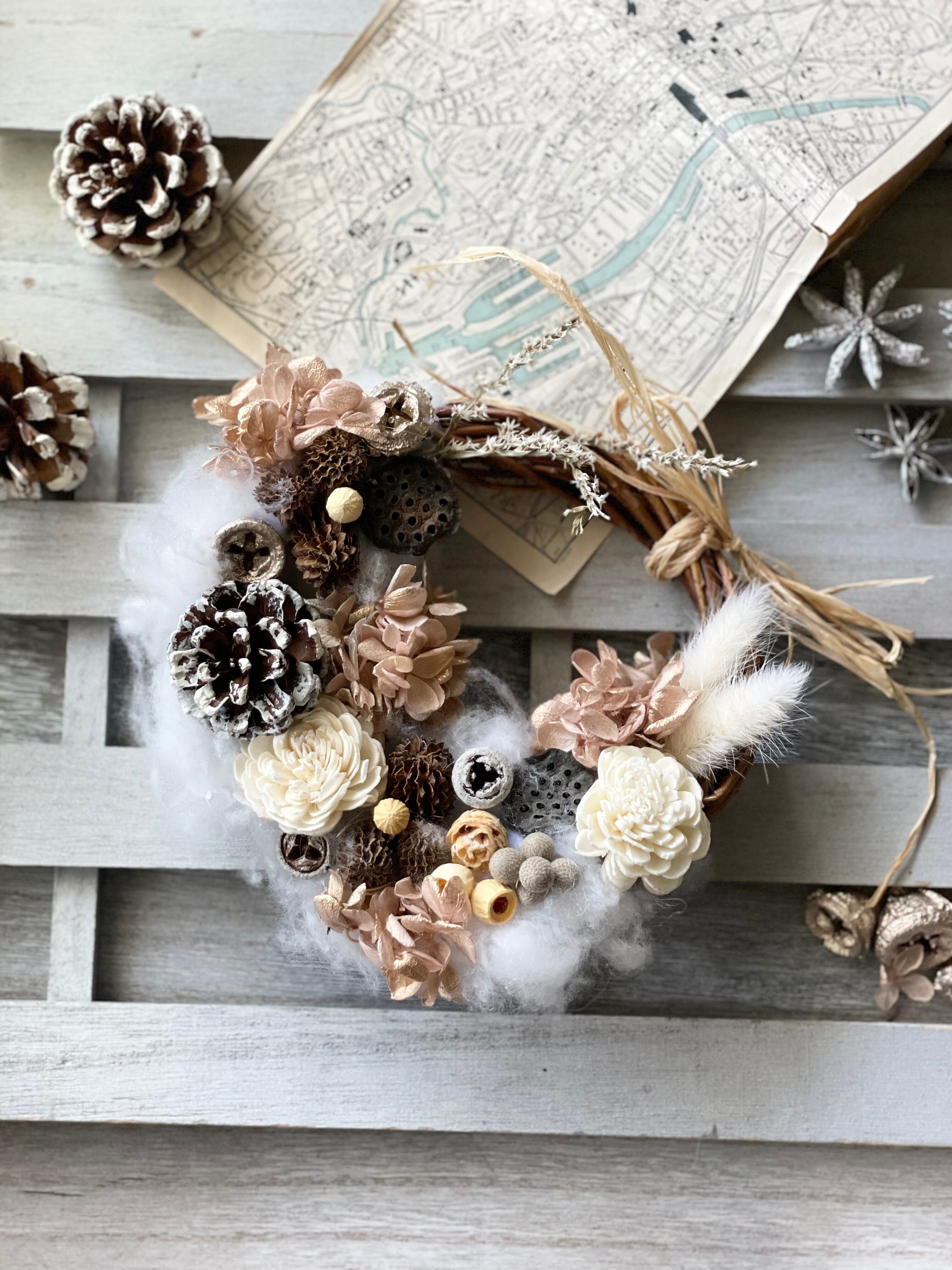 ✴︎ハンドメイド✴︎ホワイトクリスマスリース ふわふわ北欧系 遅