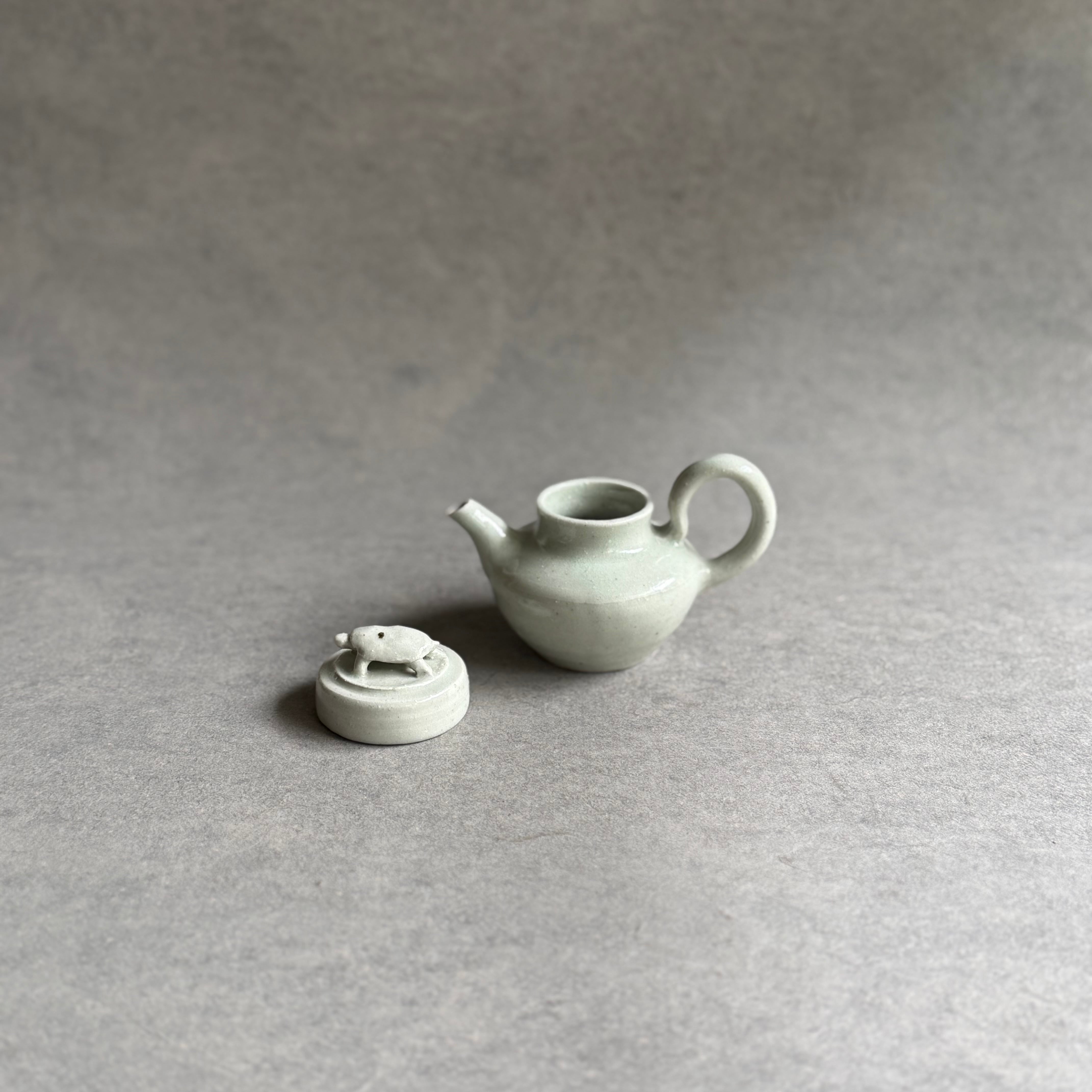日高伸治 白磁亀文茶壺 | gallery 一白