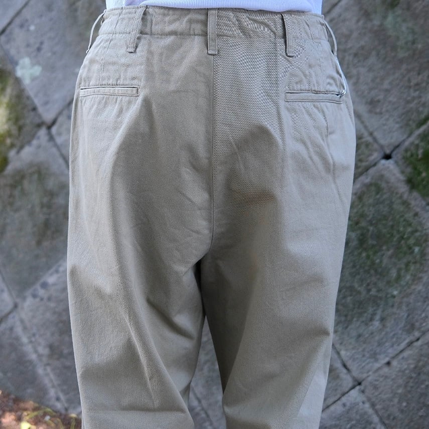 COMOLI(コモリ) / KHAKIチノパンツ-khaki-(D01-03014) | Signs