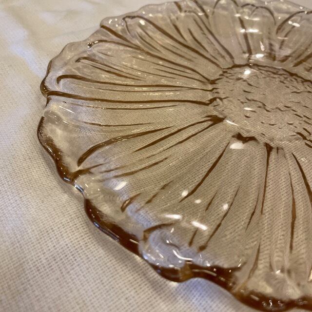 FLOWER EMBOSSED PLATE M 2color GREEN BEIGE / フラワーエンボス