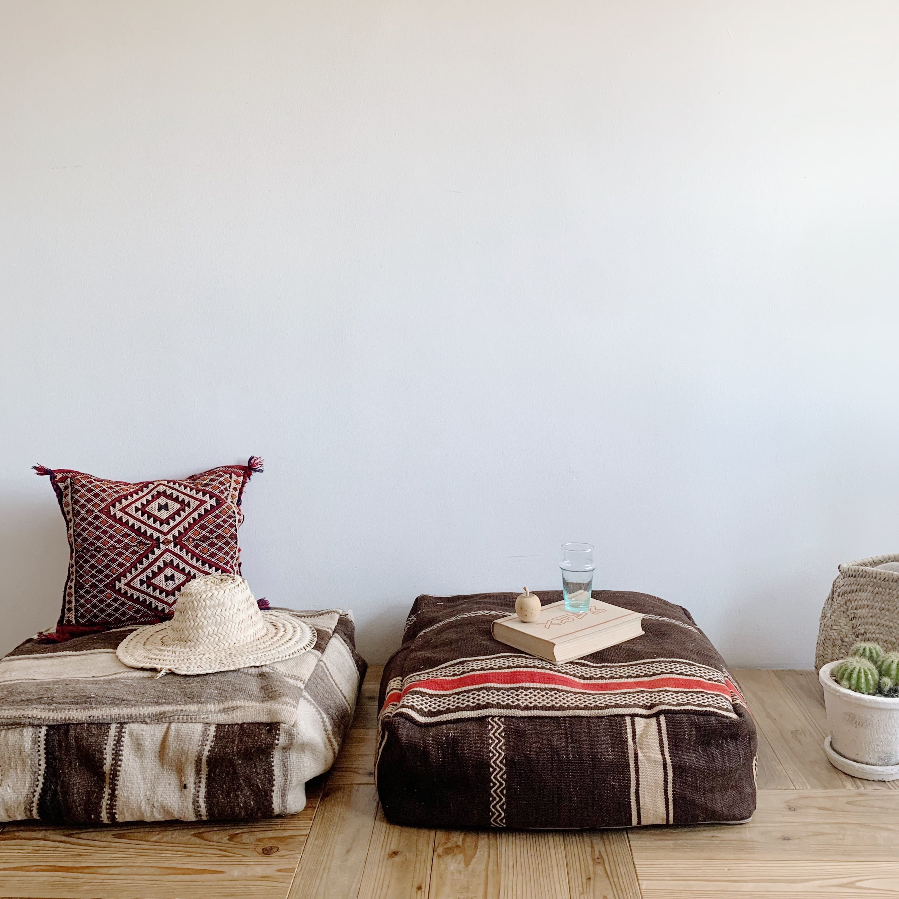 モロッコのオールドザナフィをリメイクしたプフ | モロッコの暮らしと