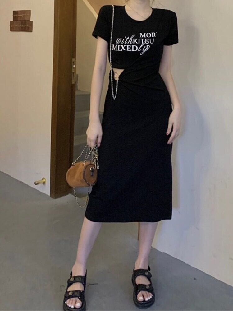 ちらっと肌見せで女っぽカジュアル レイヤード風サイドカットTシャツワンピース 半袖 ミディ丈 チェーン スリット セクシー 可愛い おしゃれ カジュアル 大きいサイズ 韓国 CH9196