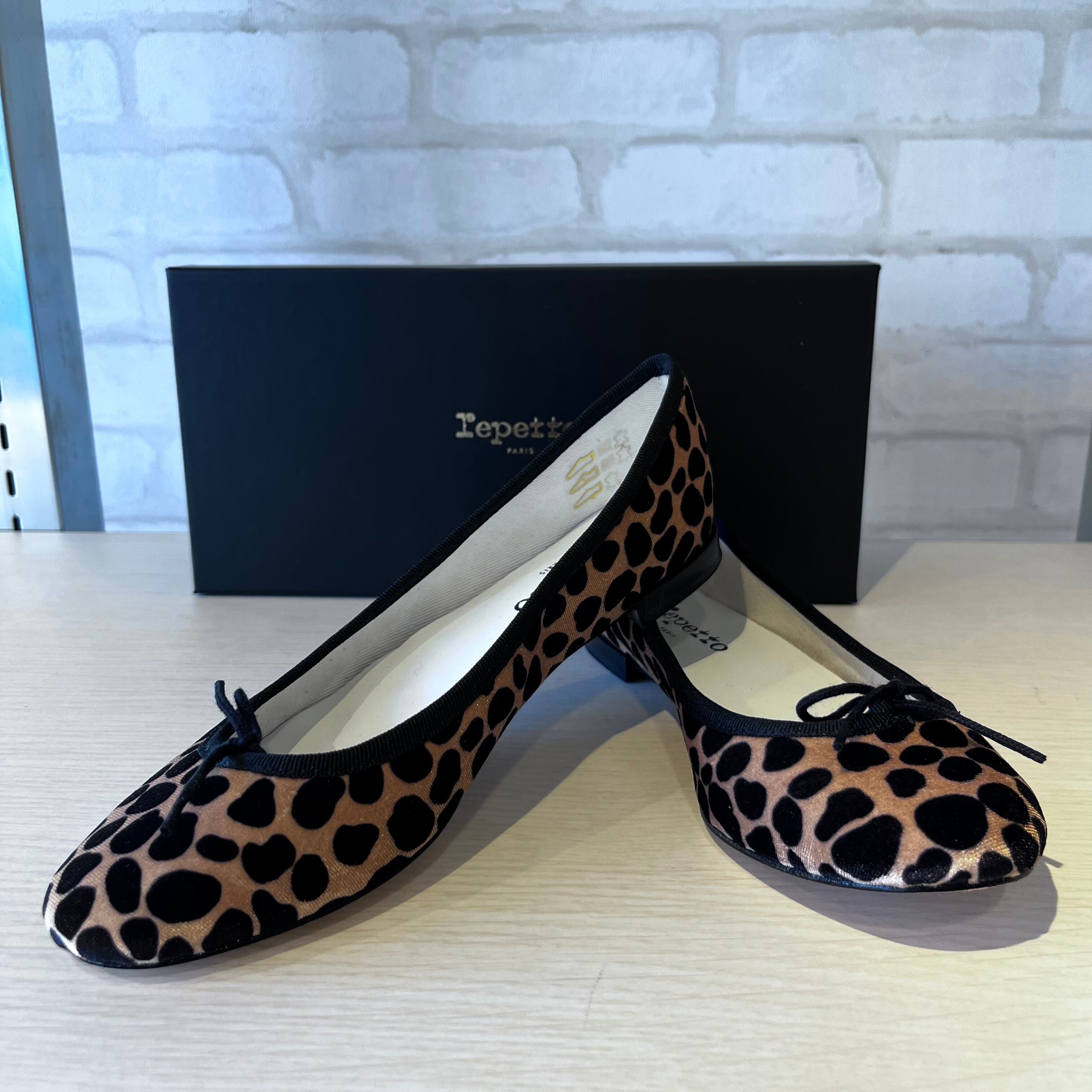 【日本限定】repetto/80086/Leopard Cendrillon Ballerinas | QREEQ powered by BASE