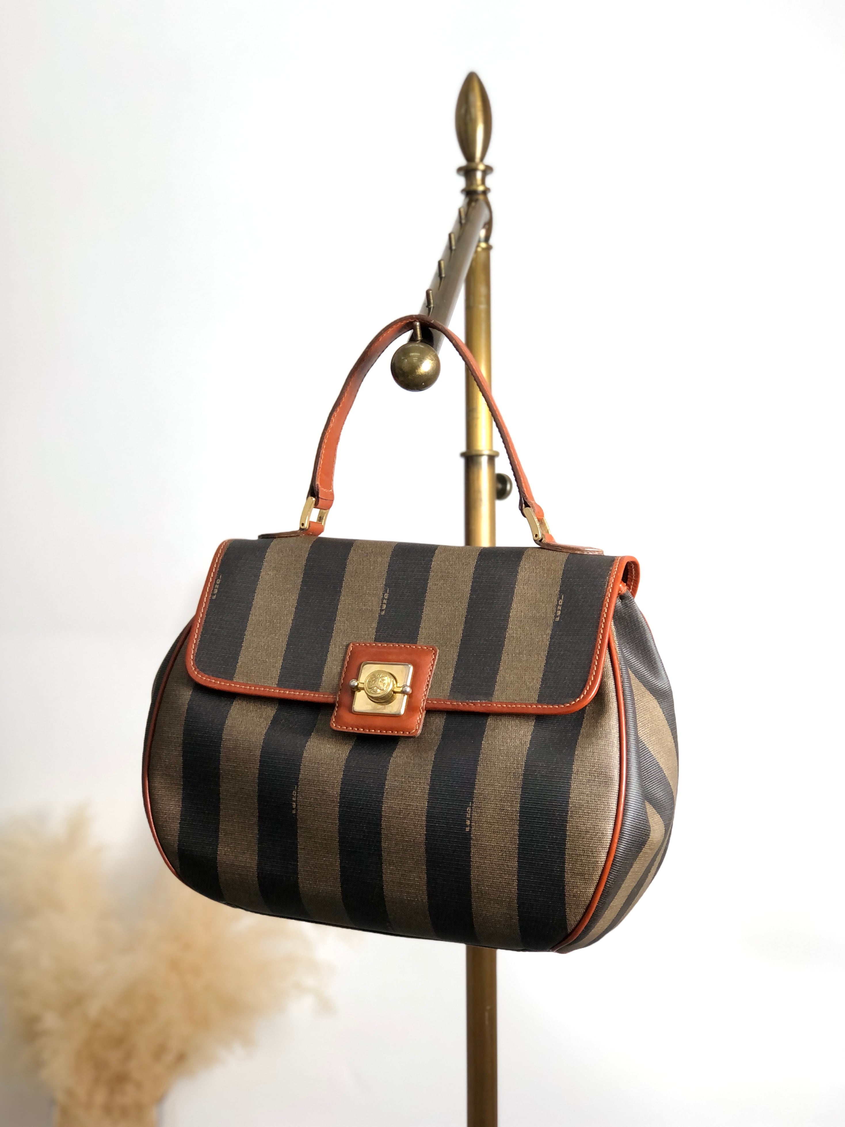 FENDI フェンディ ぺカンショルダーバッグ ブラウン ターンロック PVC