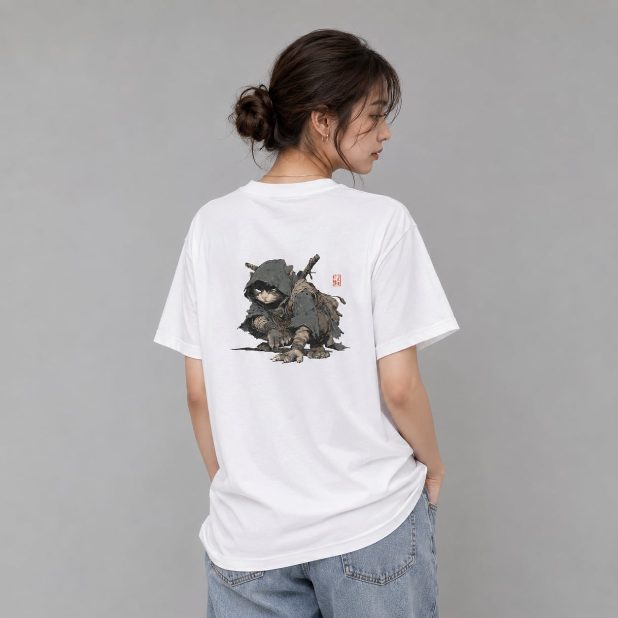 「静かに狩る、影猫の構え」Tシャツ 半袖