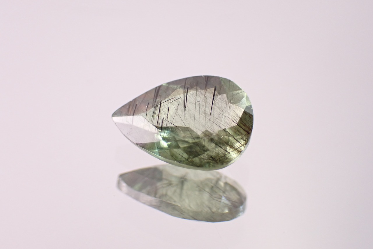 ルドウィジャイトインペリドット　1.98ct　[D2-517]