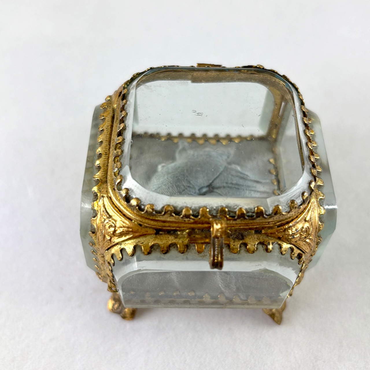 ジュエリーボックス　面取りガラス　金のオルモルフレーム クッション入り　19otf13