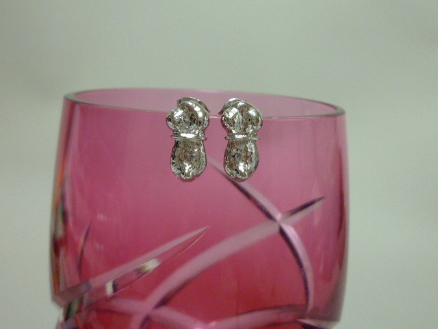 チワワピアス18KWG　さみしんぼう  