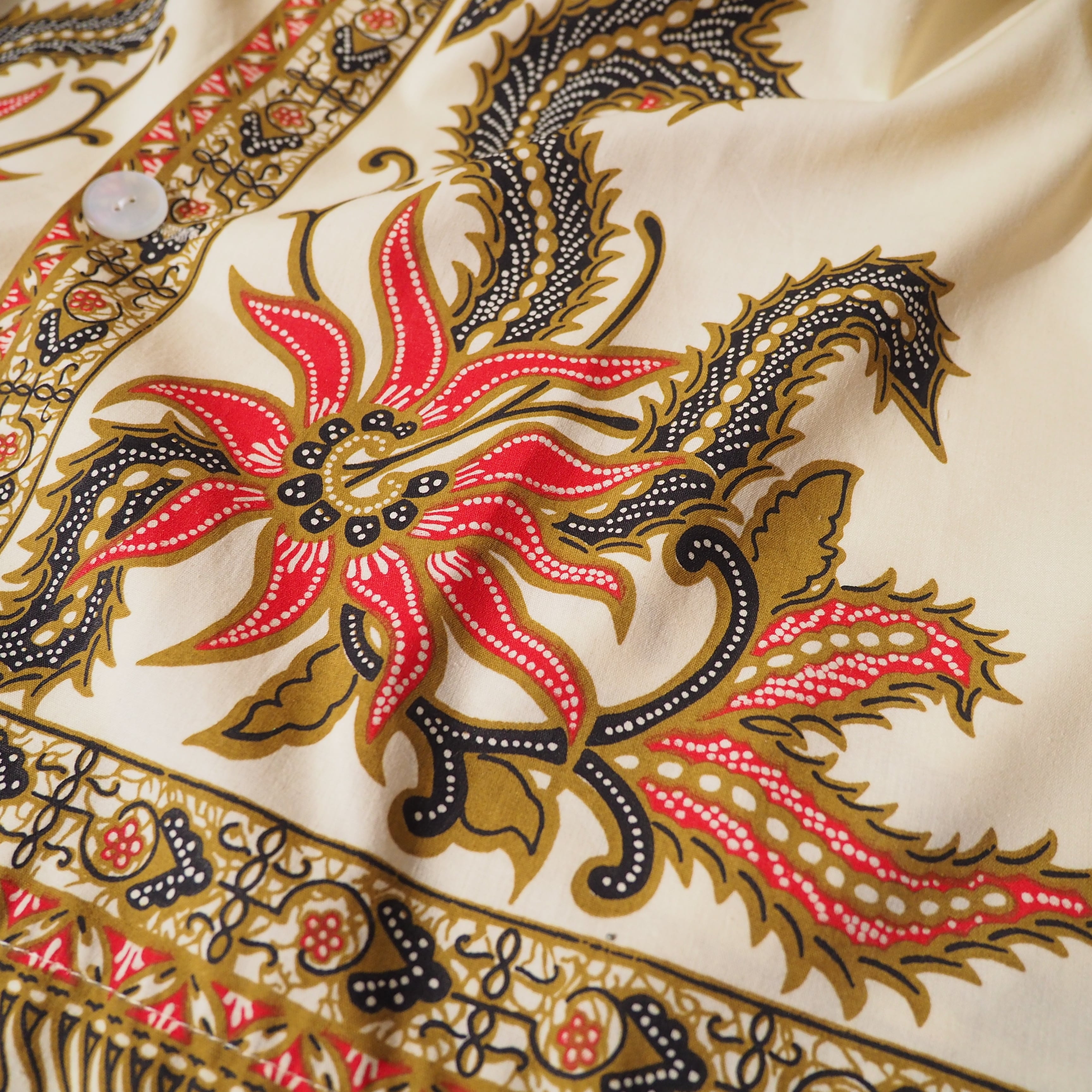 1970s ” 捻れ花 ” Beautiful Ethnic Flower all Over vintage Open collar shirt (made in Germany)