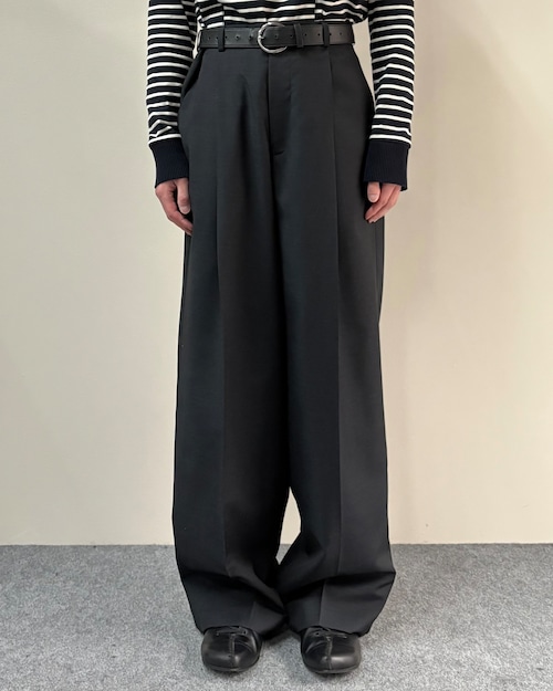【+(Plūs)】wide 2-pleat melange trousers/gray