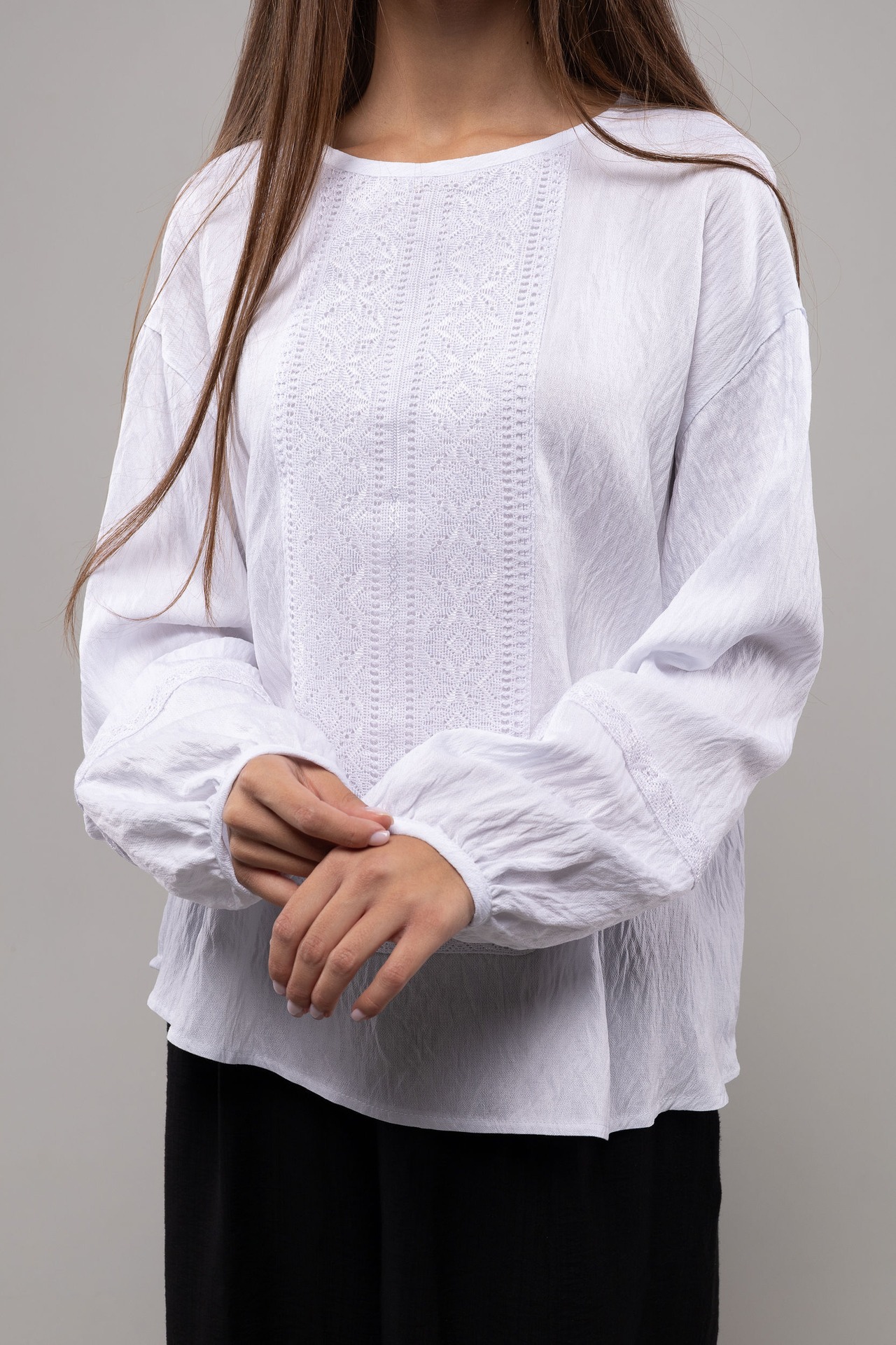 ウクライナ刺繍ヴィシヴァンカ グラージュ・ニジンカ（平行縫い）　シルク手刺繍　ブラウス　麻　レディース・フリーサイズ - 12