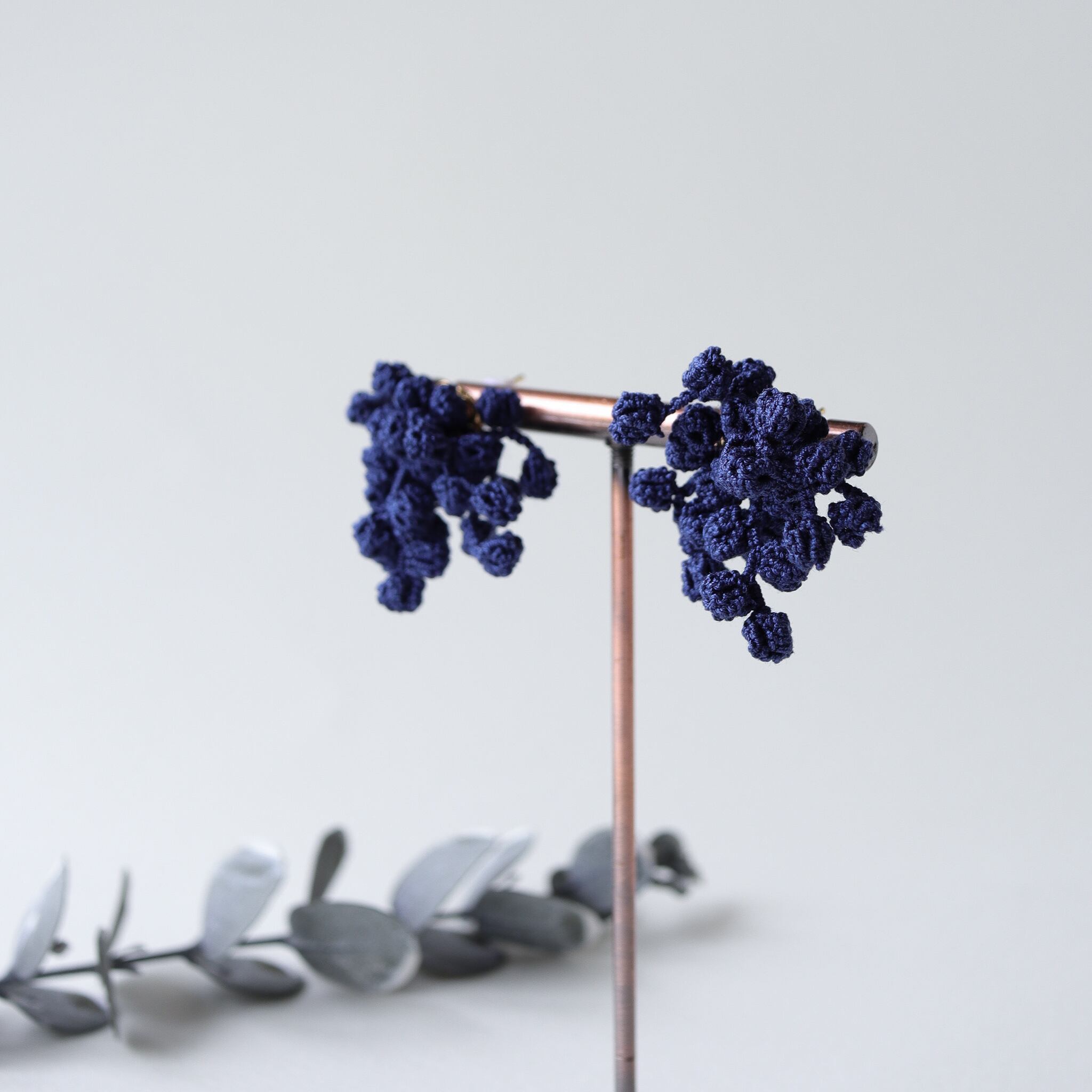 タティングレースのピアス Spice Shower＜スパイスシャワー＞Navy ※イヤリングに変更可