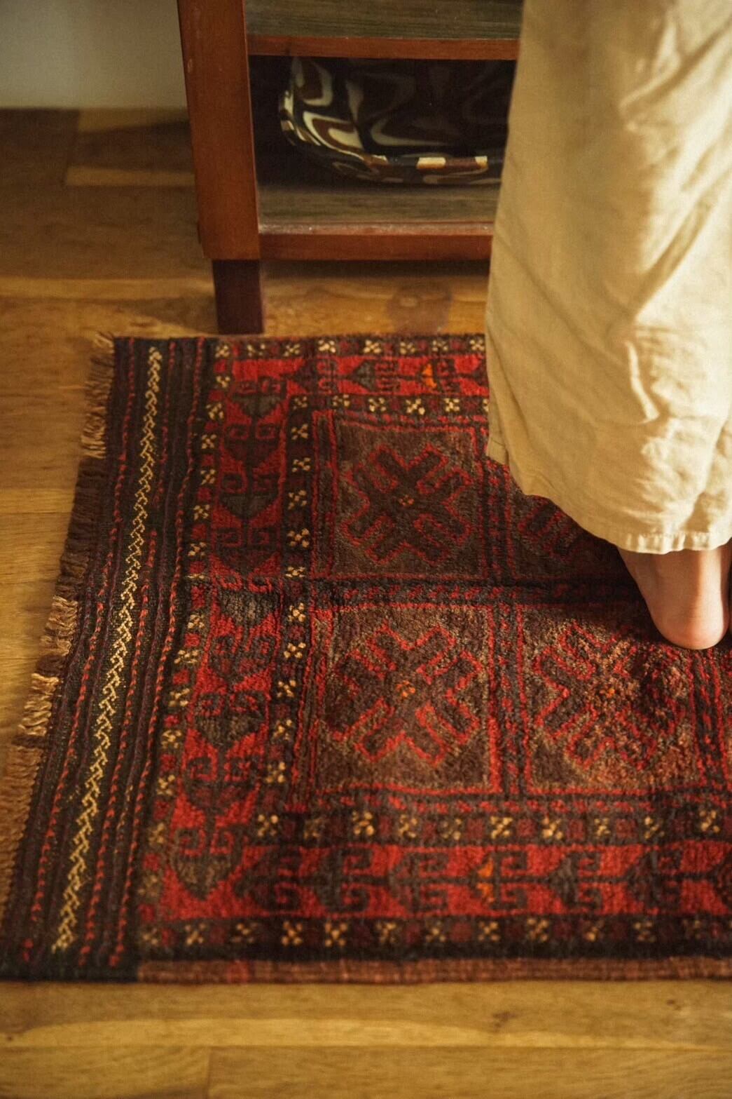 984 -Semi Antique Baluch rug