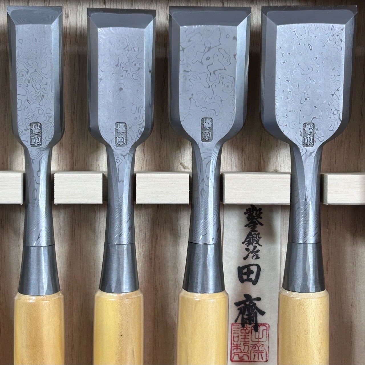 田齋明夫作 別打 追入組鑿 10本組 グミ柄 田齋明夫作 別打 追入組鑿 10本組 グミ柄