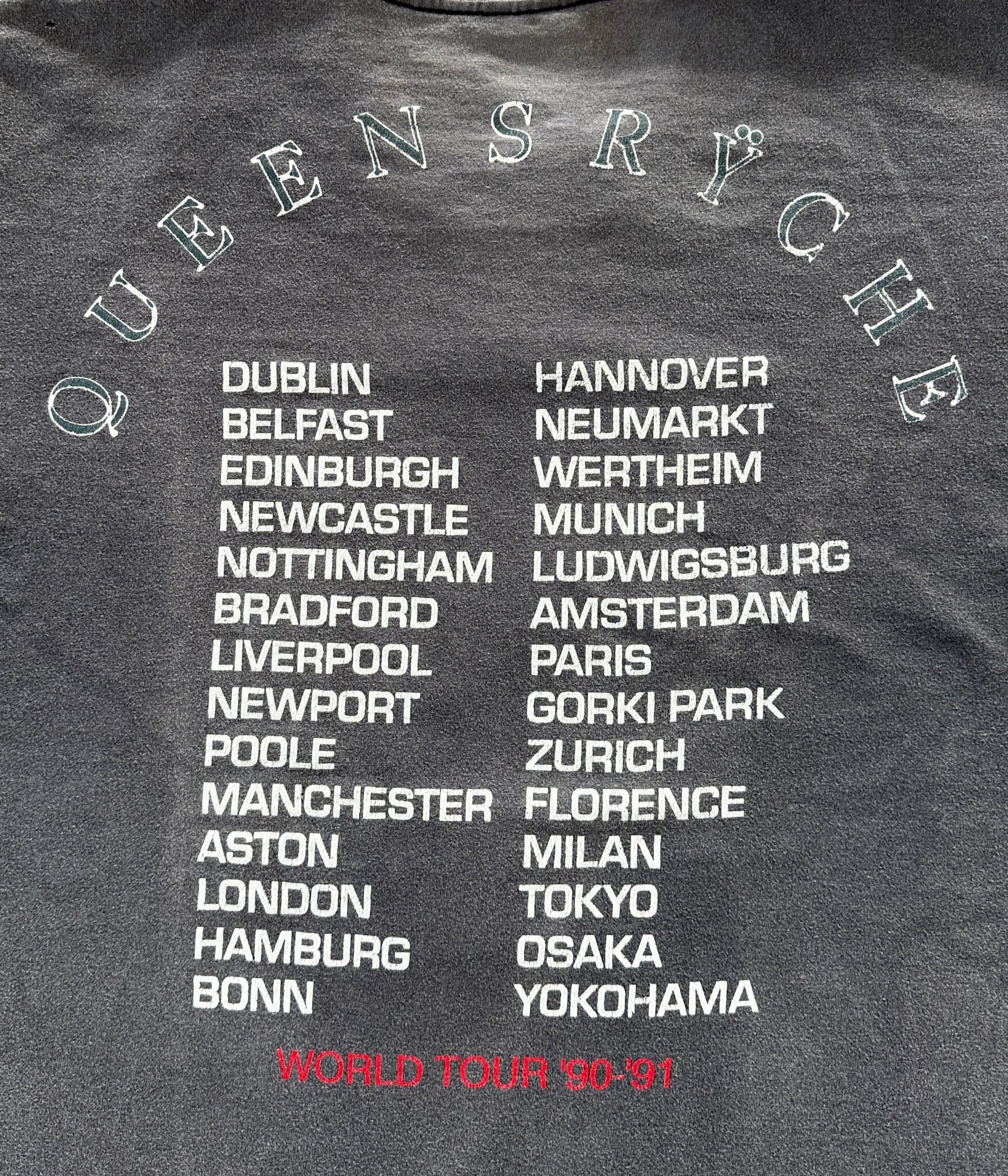 QUEENSRYCHE- Vintage 90s L Metal Band T-shirt | BEGGARS BANQUET