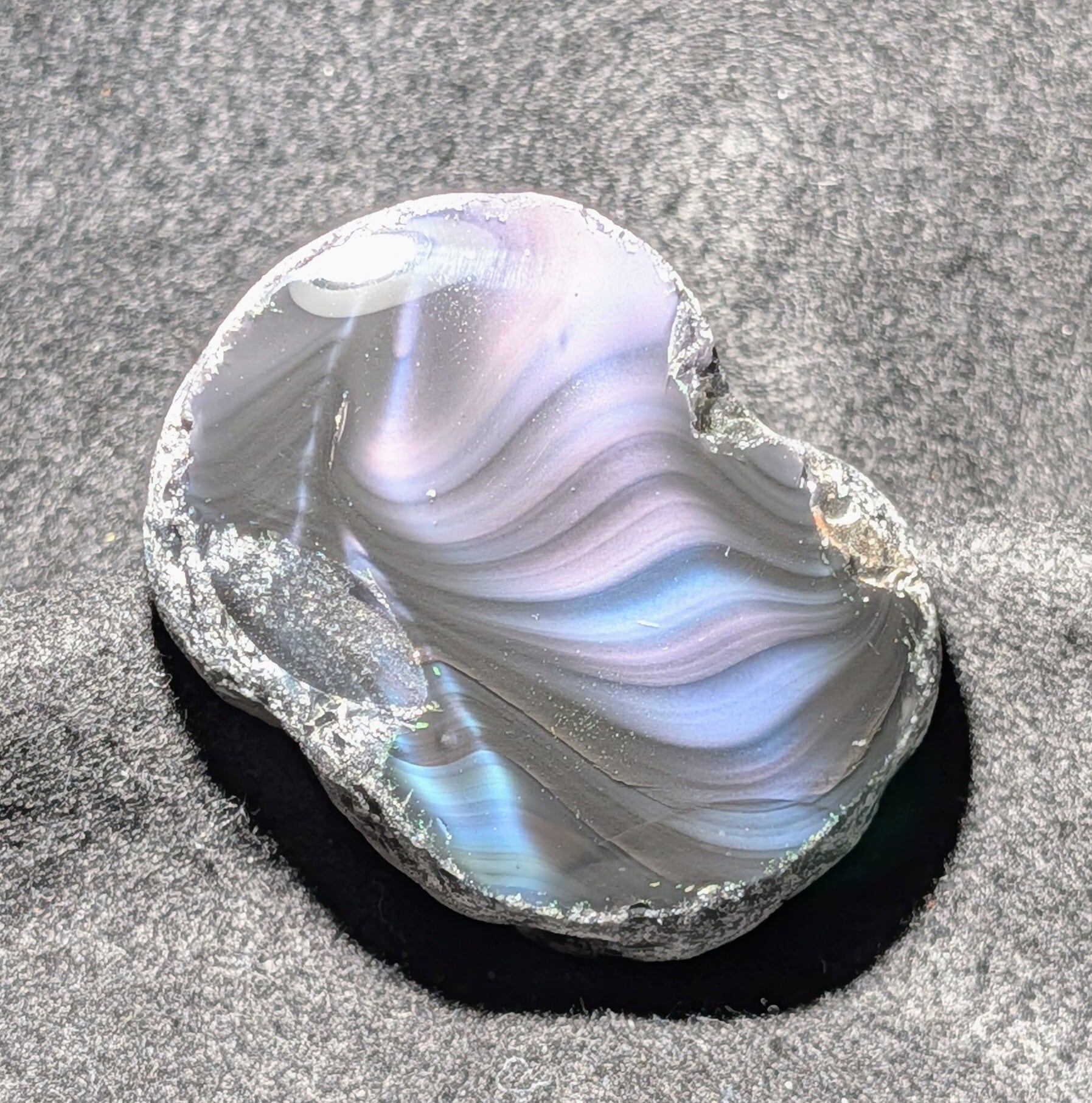 幻想的な揺らぎを閉じ込めた黒曜石 | 玲瓏石工房 - Reiro Stone Studio