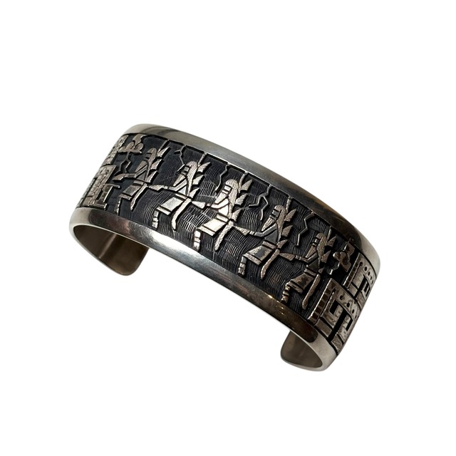 Hopi BENNETT KAGENVEMA overlay silver bangle “Kachina”
