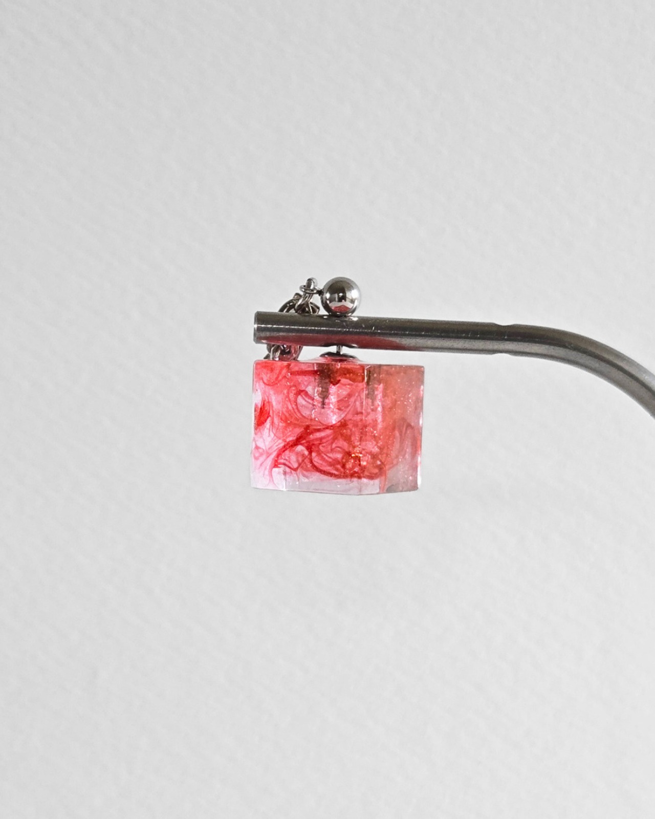 BOLD CUBE. [red] - 2