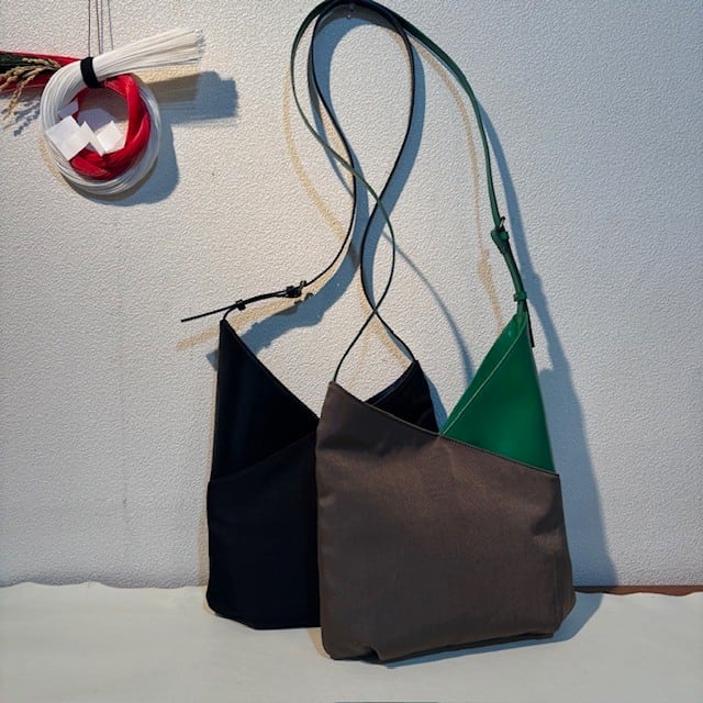 B.stuff　ナイロン×レザーコンビショルダー