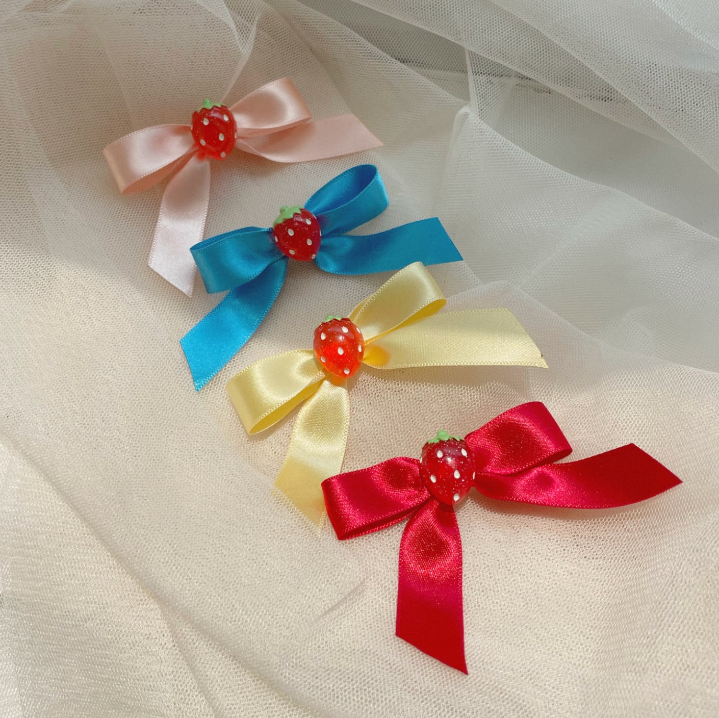 予約【hugmemore】Berry Hairpin