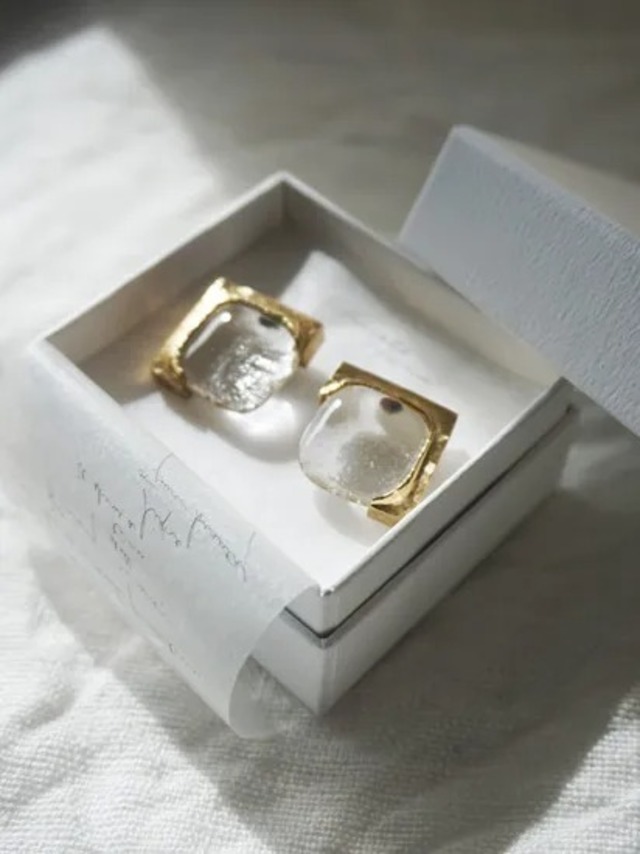 Chisato muro Square/clearピアス