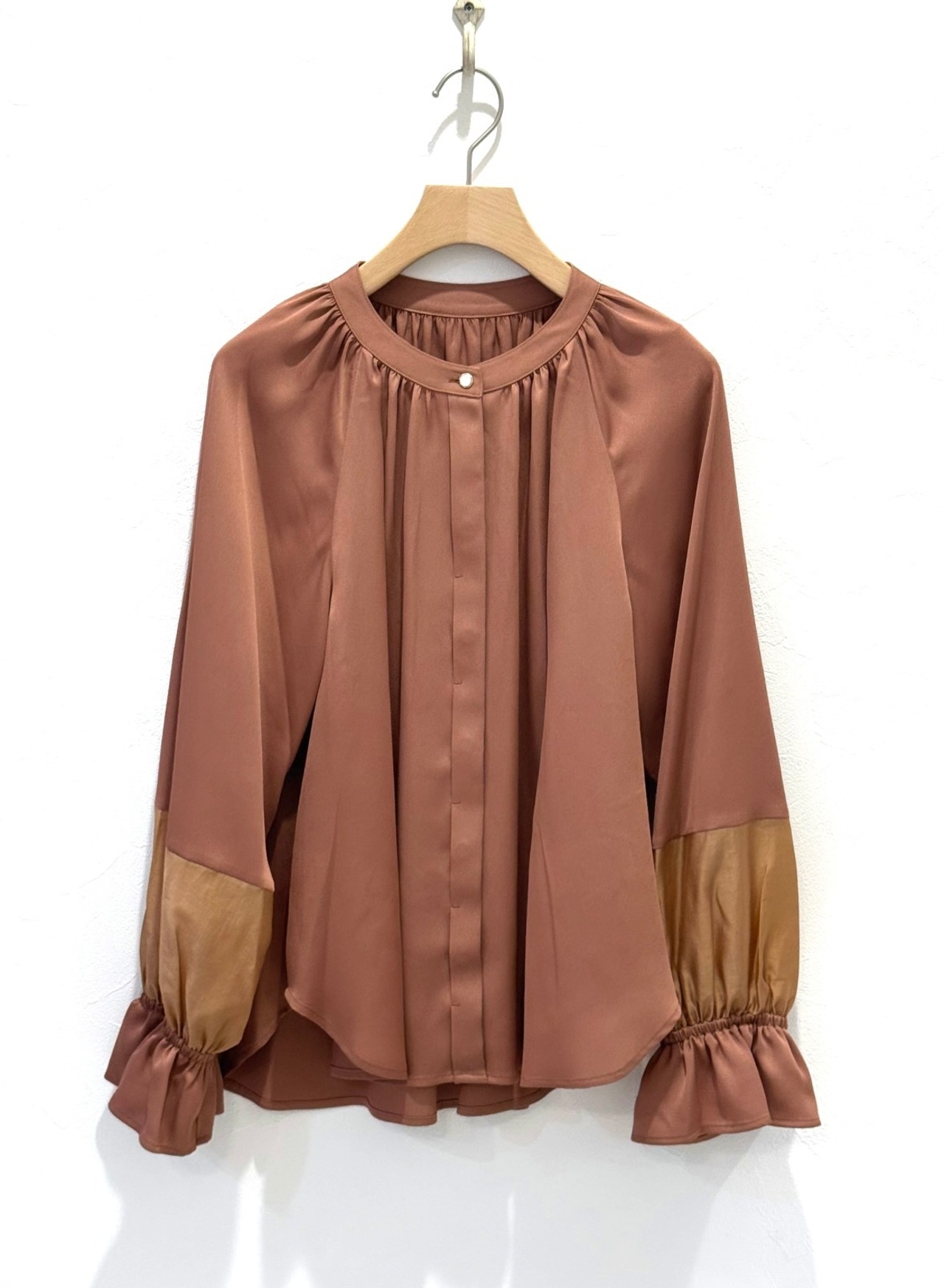 袖シアー切り替えブラウス