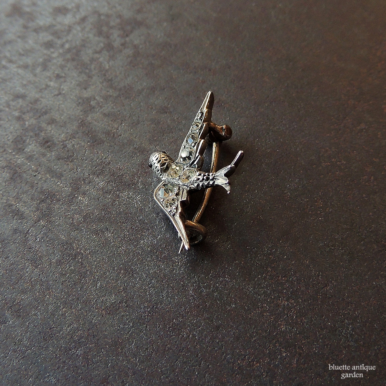 アンティークジュエリー シルバー935 レッドアイ ツバメブローチ