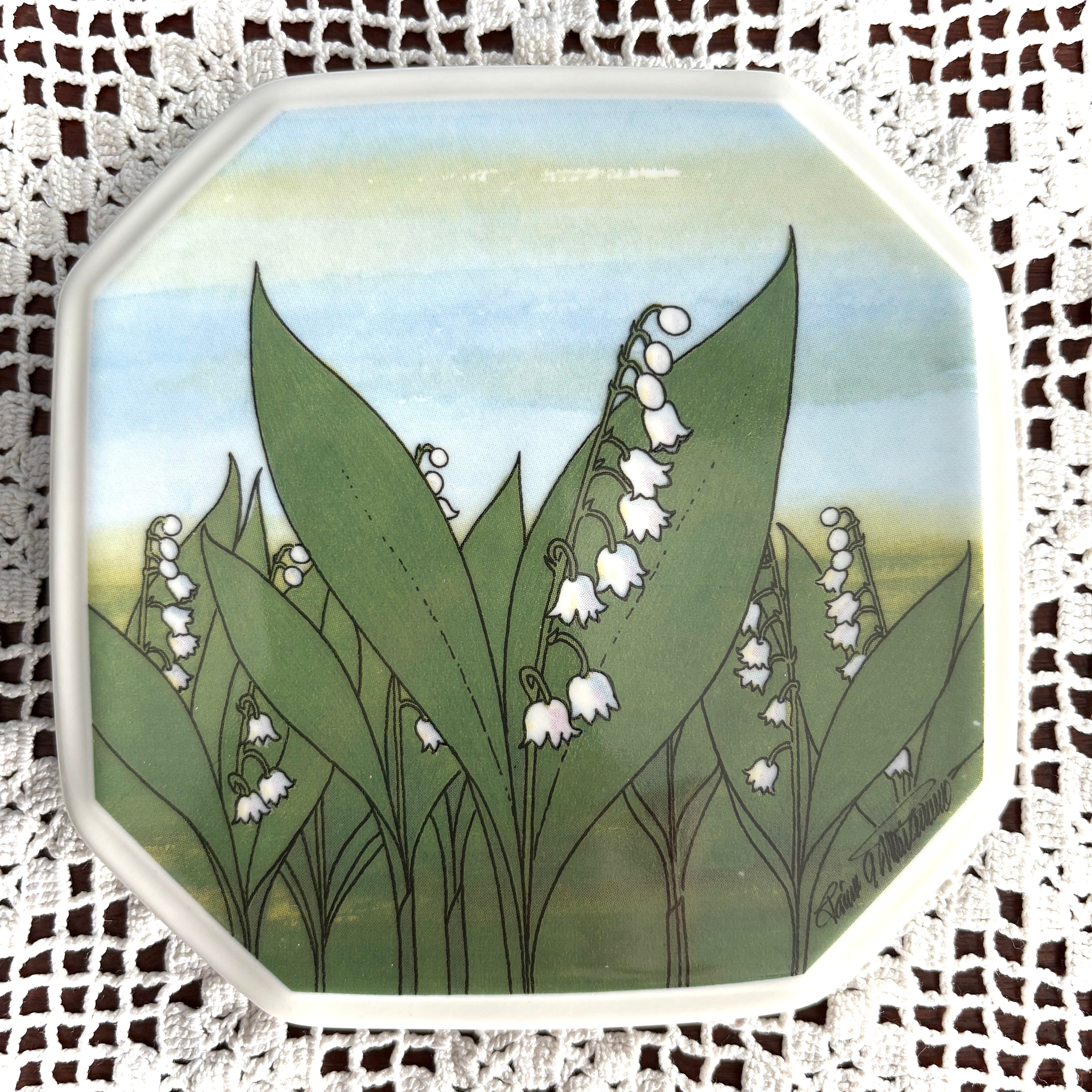 ARABIA vintage kielo plate ୨୧⁎༶アラビア スズランのウォール