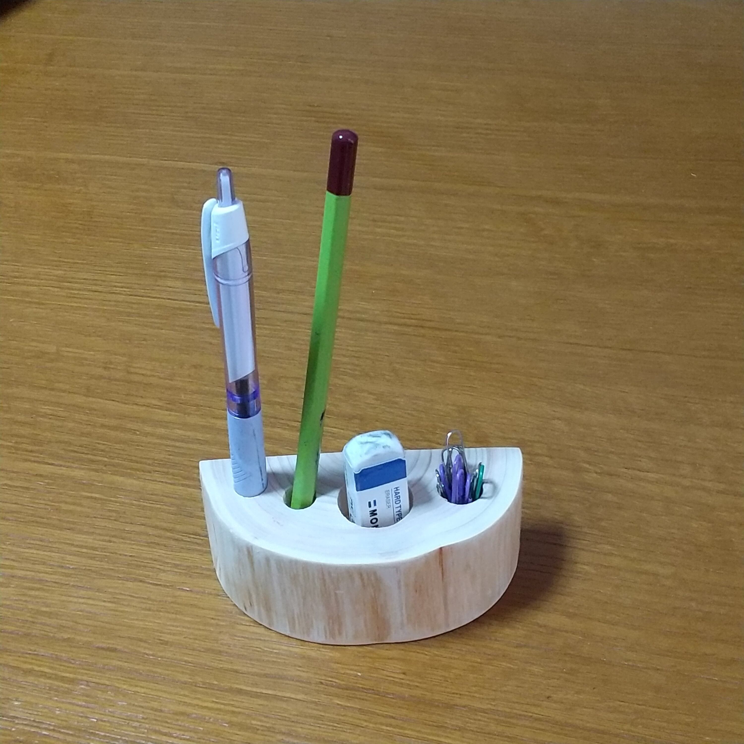 天草ヒノキで作ったペンスタンド 長さ・10㎝前後＊幅・5㎝前後＊高さ