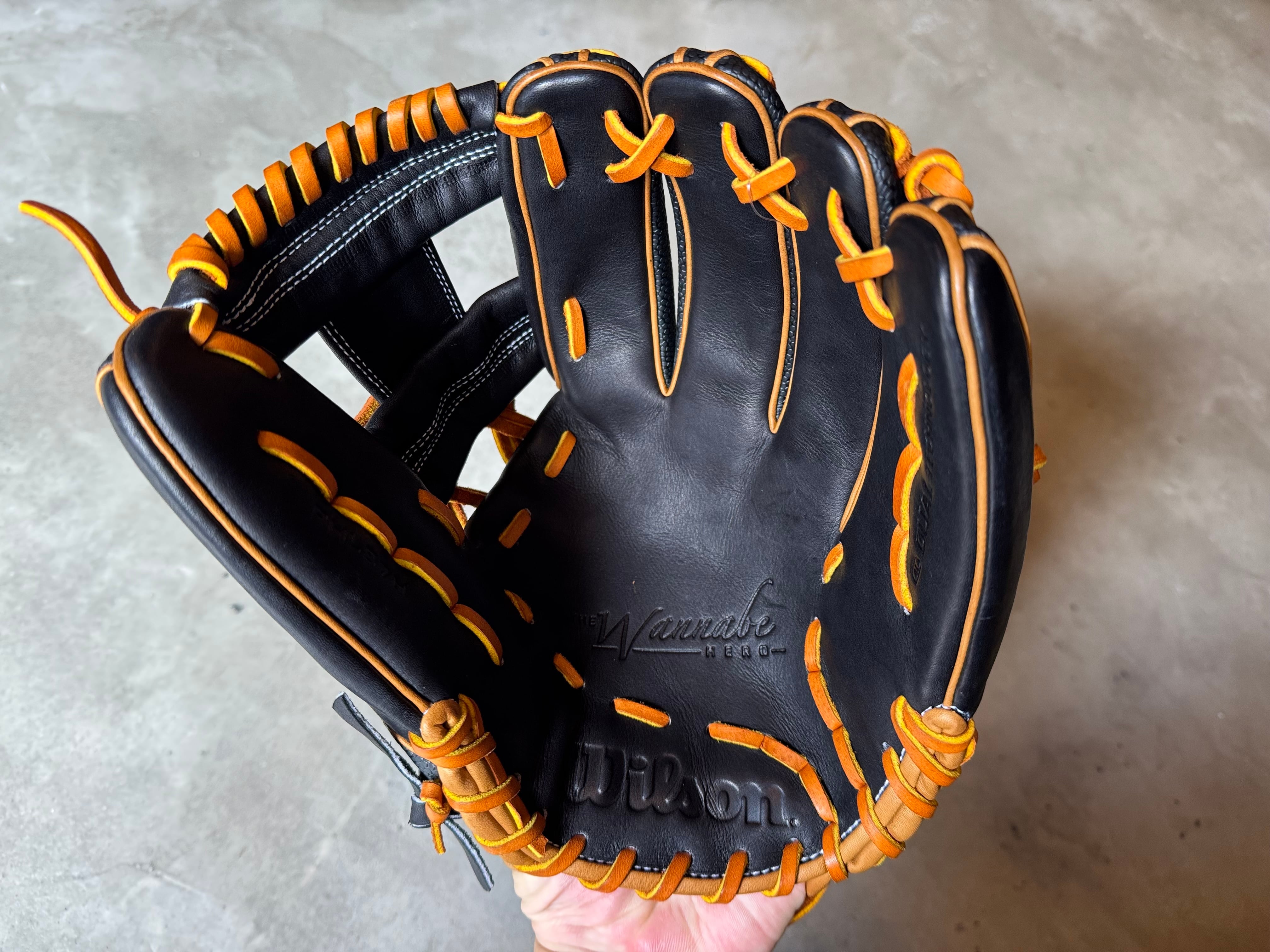 2025年限定モデル The Wannabe Hero DUAL 87型【Wilson】軟式用グラブ