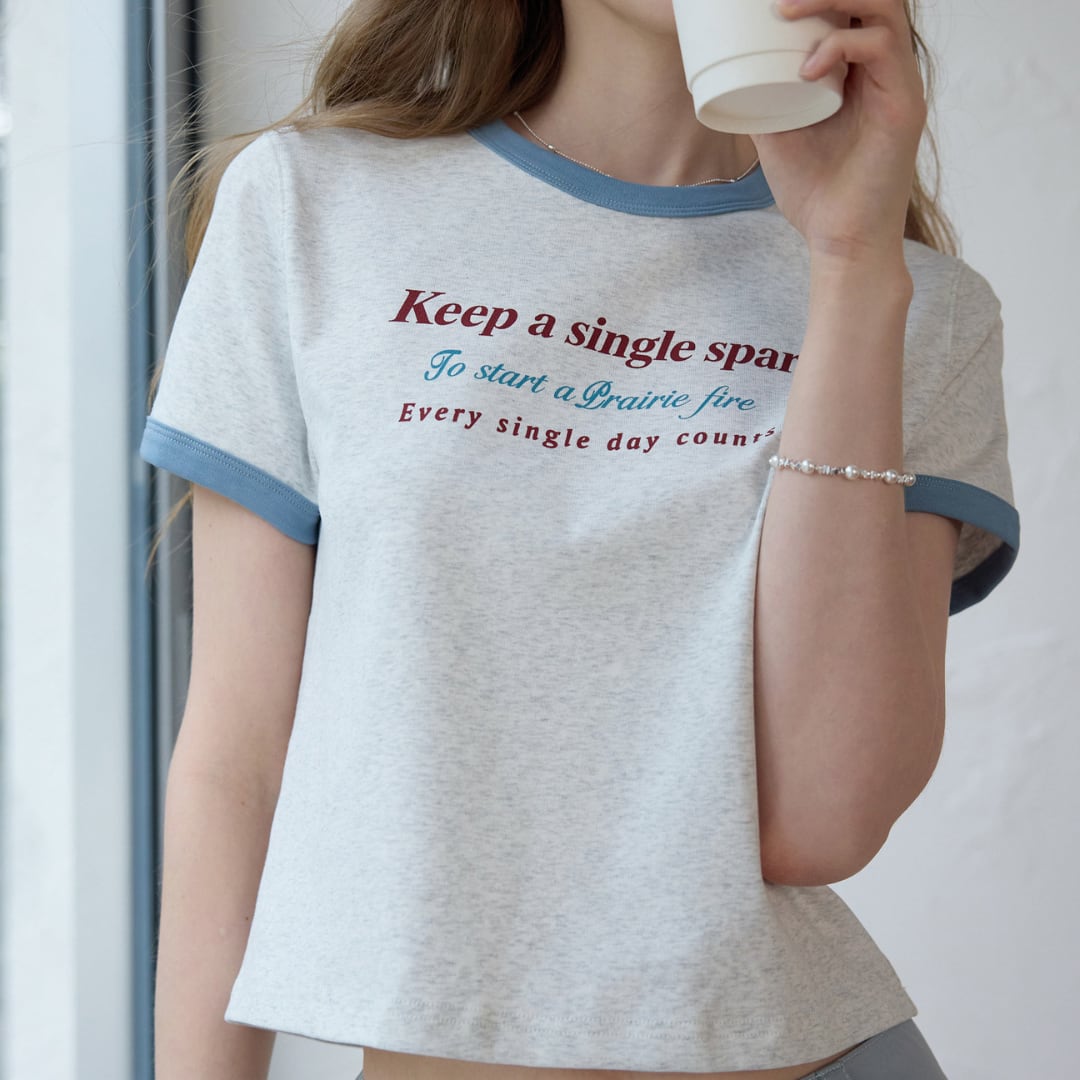 contrast trim logo print cropped tshirt