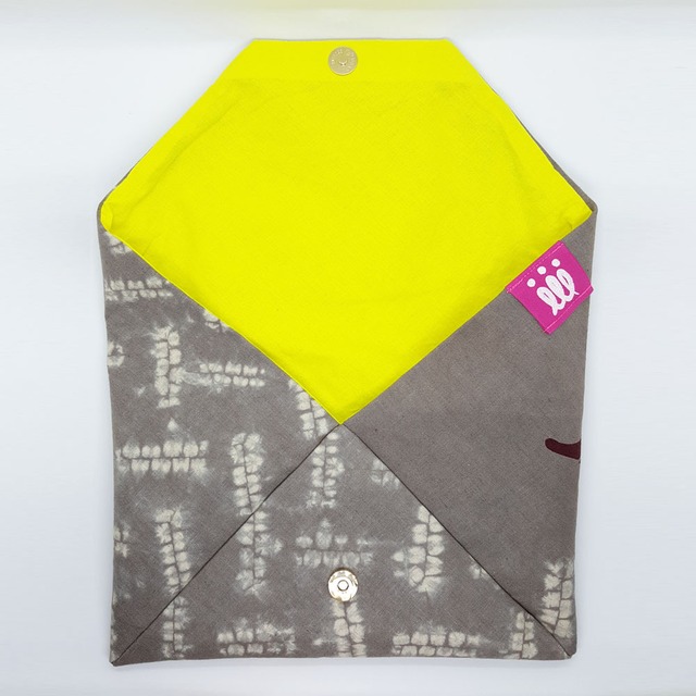 伝統とモダンの数寄屋袋 - 数寄屋 de manimani <Hanaguma> │ 雲ゐ (Kumoi textile)