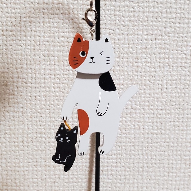 のあぷらす　木製　猫の親子ストラップ(トラ猫・三毛猫・白黒ハチワレ猫)