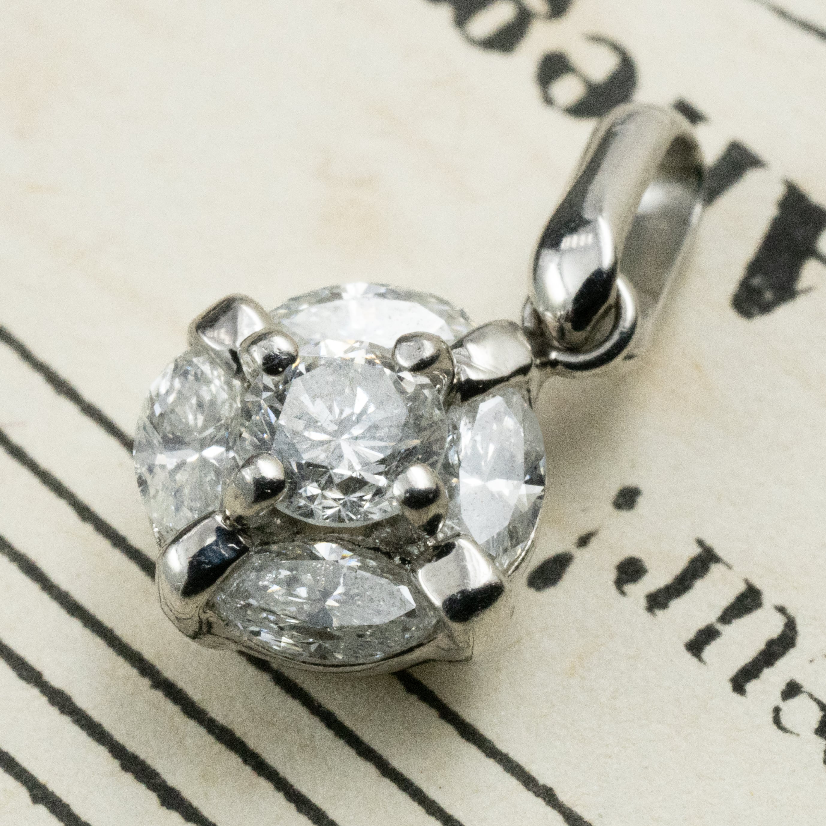 PT900 フラワーダイヤモンドトップのみ 刻印あり PT900 フラワーダイヤモンドトップのみ 刻印あり