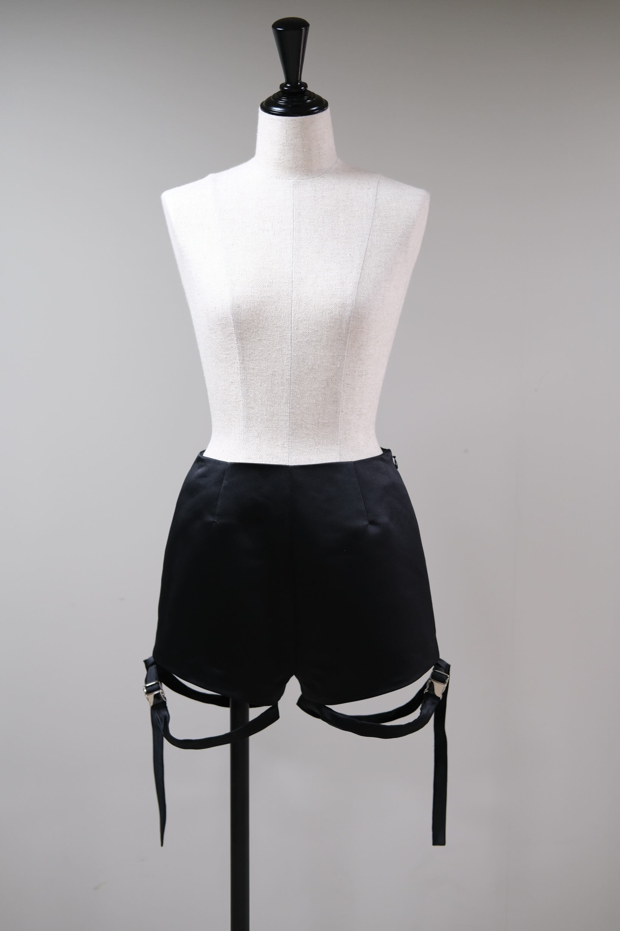 【Tanaka Daisuke】thighs belted bloomers satin pants