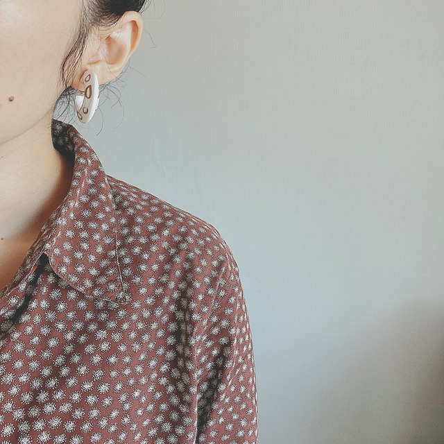 Vintage 50s 70s HONG KONG white plastic hoop gold paint earrings