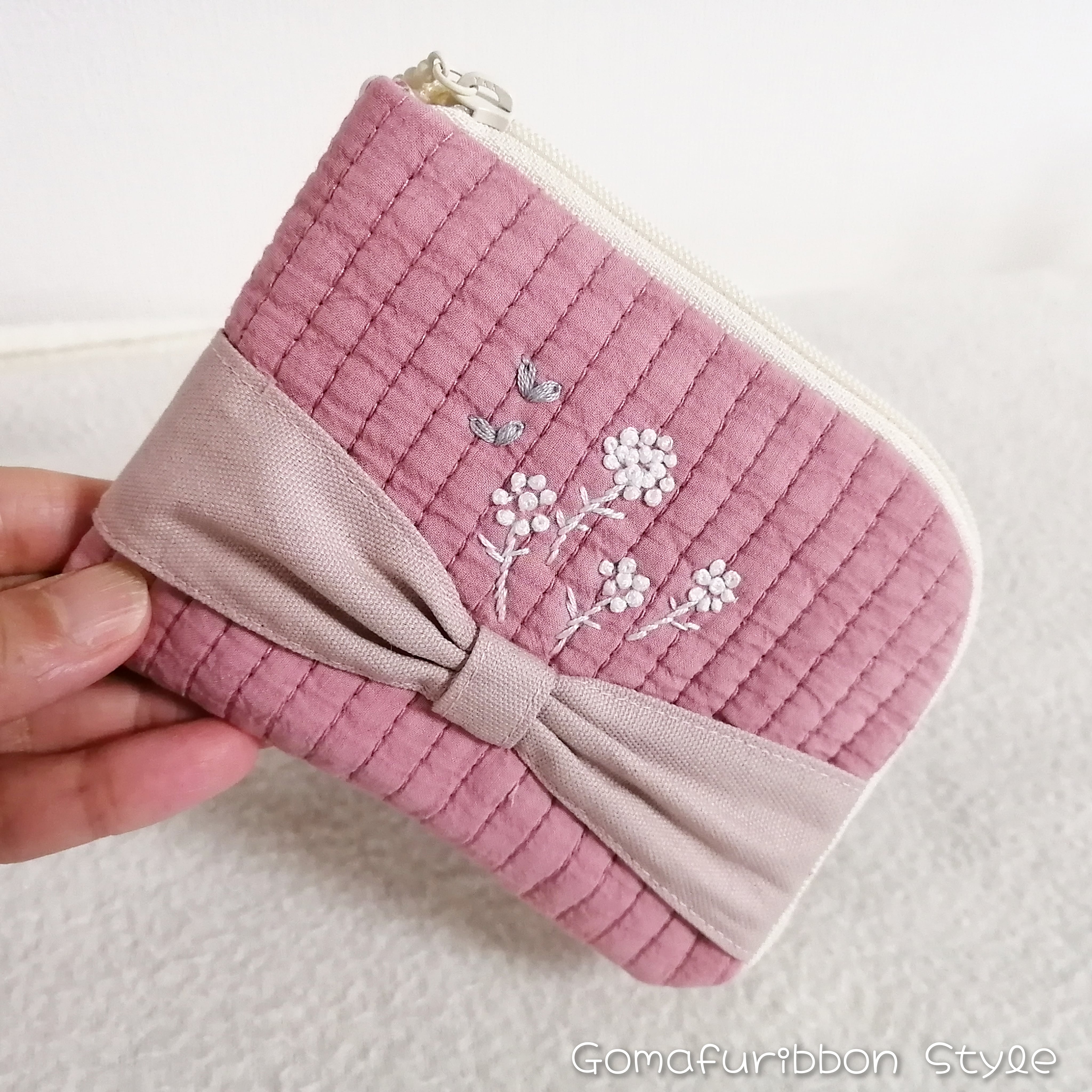 L字ファスナーミニ財布 花の刺繍とリボン ピンクイブル
