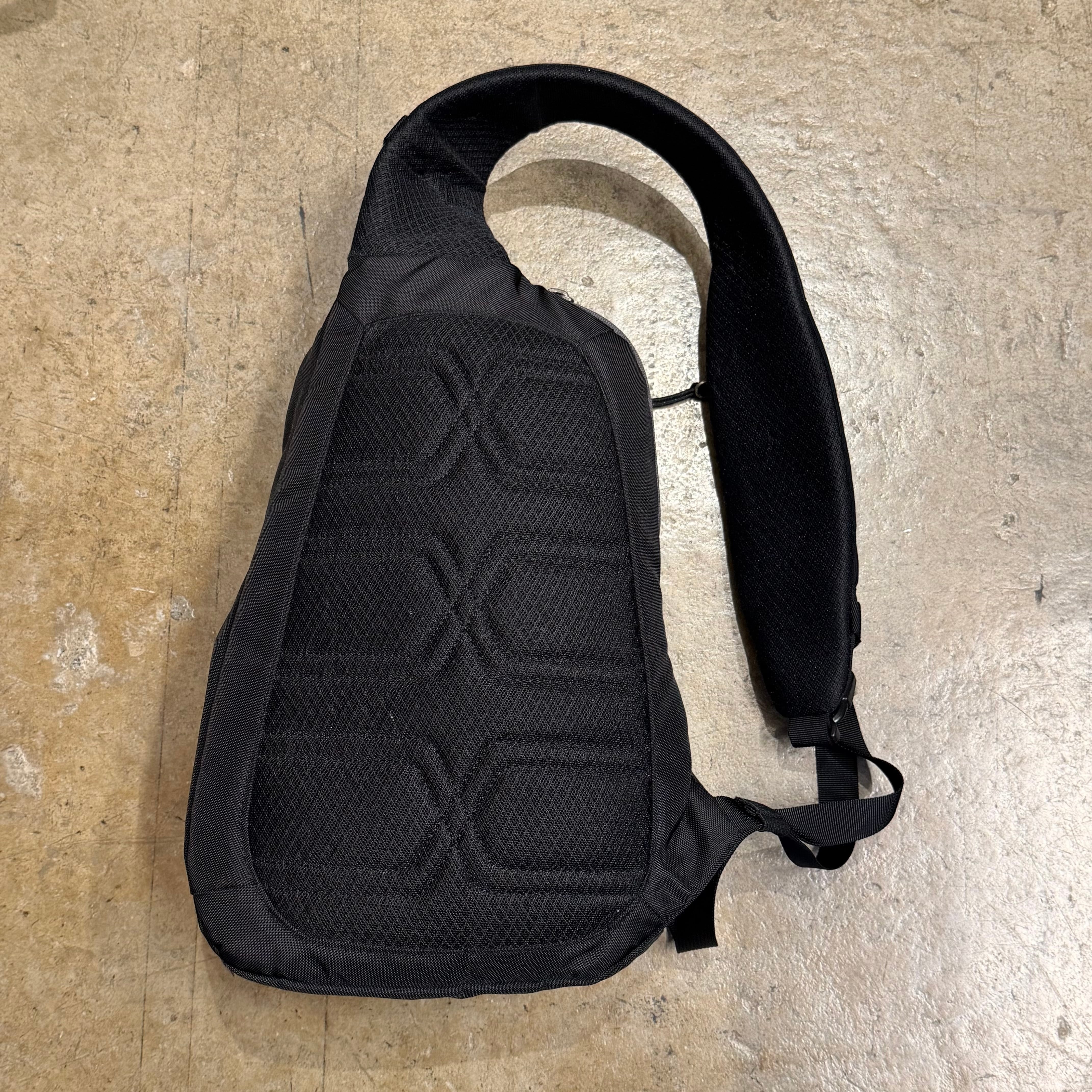 PATAGONIA ATOM SLING 8L 2019 BLACK | safarionline