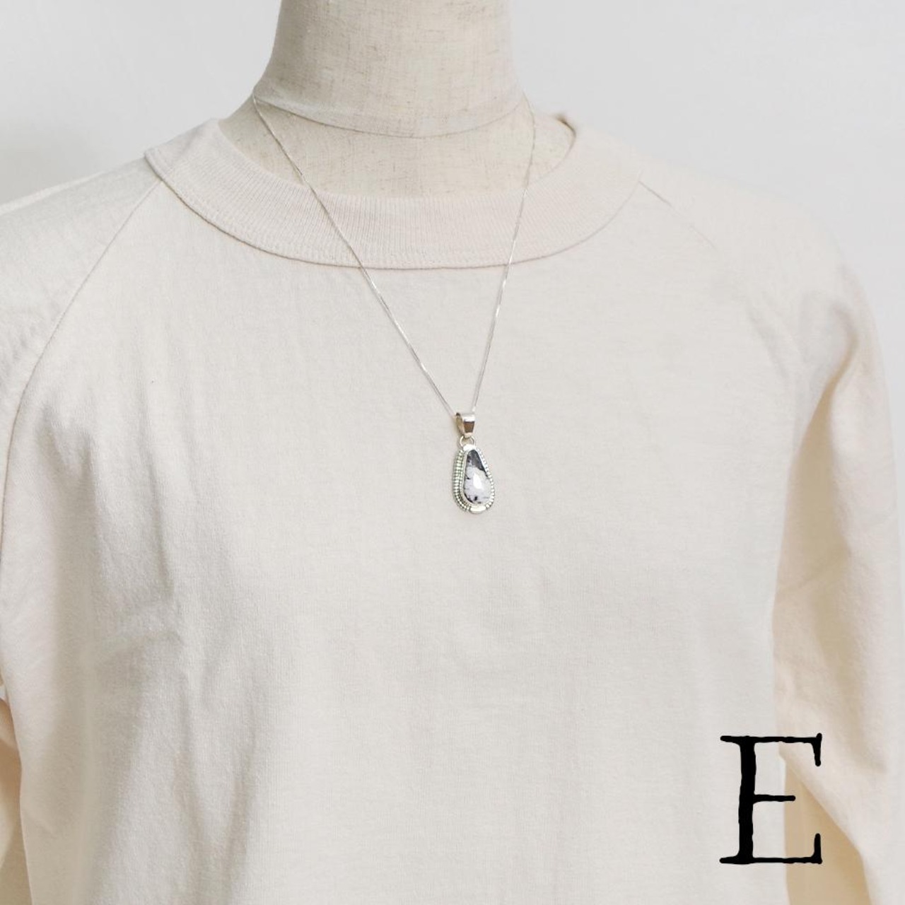 【INDIAN JEWELRY インディアンジュエリー】Navajo WHITE BUFFALO pendant Nila Johnson ナバホ ホワイトバッファローペンダント ニラ・ジョンソン作