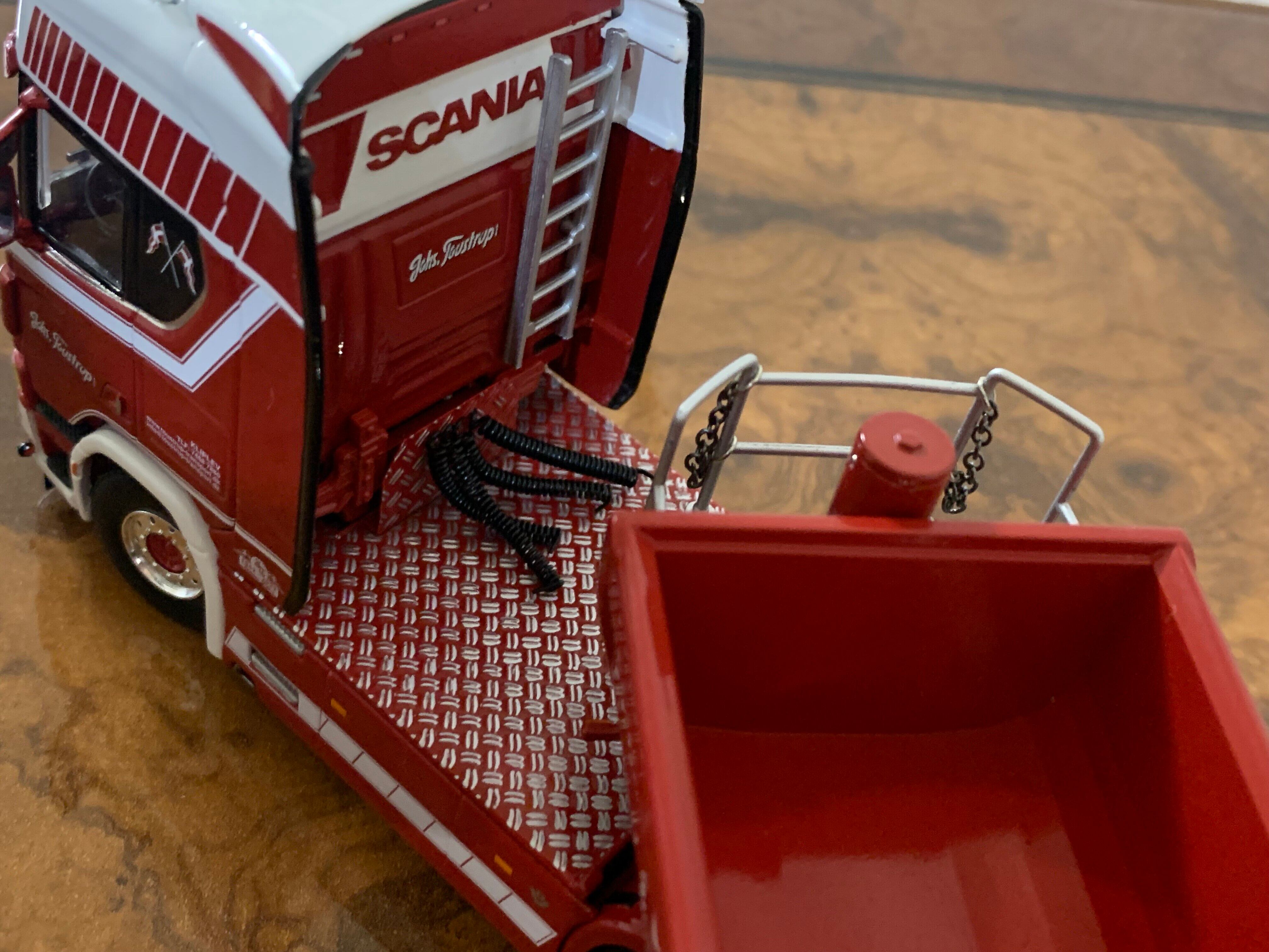 1/50 WSI Johs. Toustrup; SCANIA R HIGHLINE CR20H 4X2 HALF PIPE