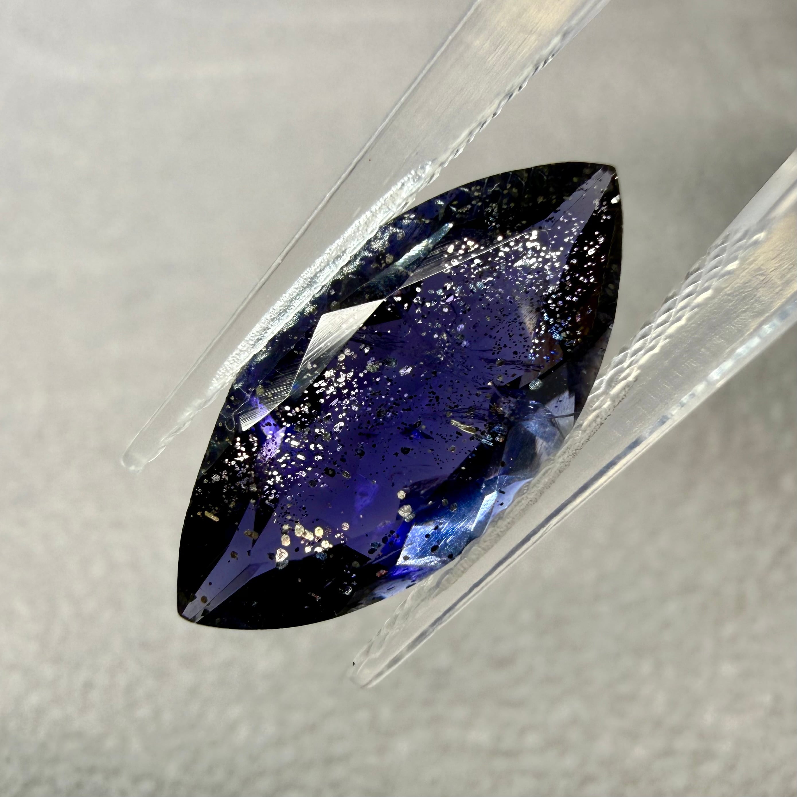 アイオライトサンストーン4.5ct 8.9×18.25×5.33mm/2613-61 | Maiko's