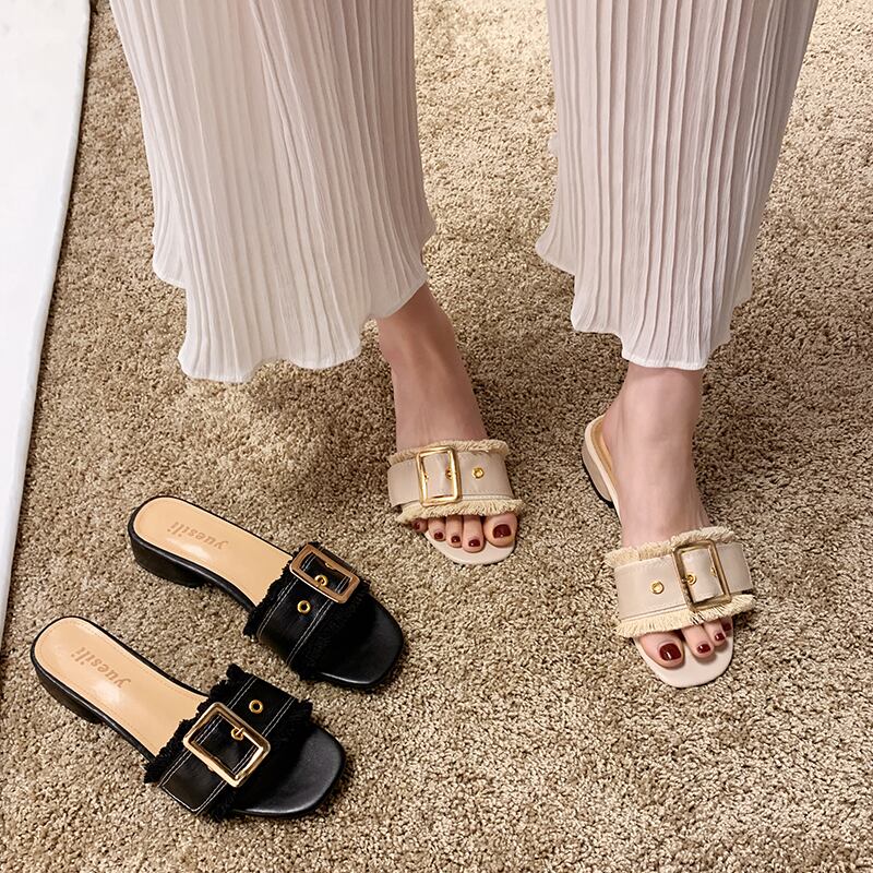 純赤のスリッパの女性はinsバージョンの野生の2020年春に新しいカジュアルなサンダルとスリッパの潮で新しい金属のバックルを着用 部族の婦人靴1079154