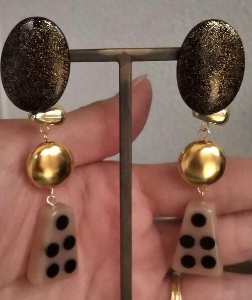 モードなドットパーツピアス