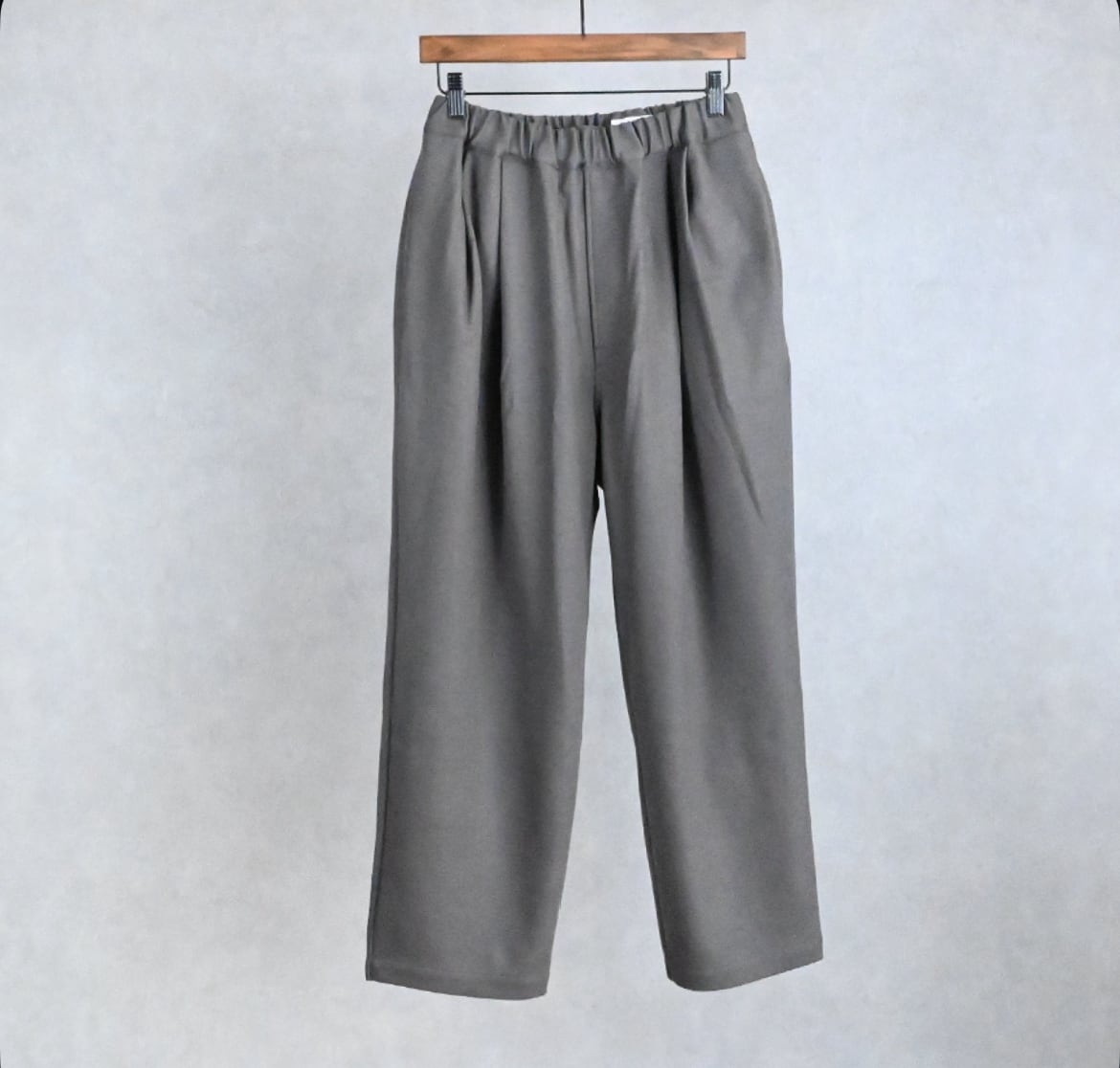 25AW》【STILL BY HAND】WOOL JERSEY TWO TUCK PANTS スティルバイ